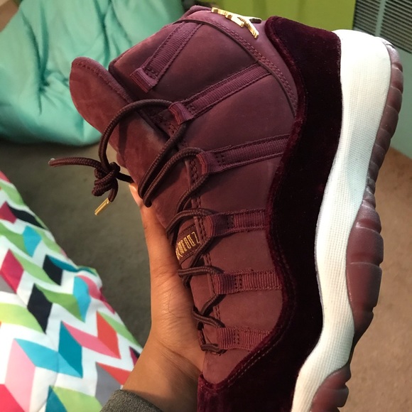 Maroon Velvet Jordan 11 - Picture 2 of 4